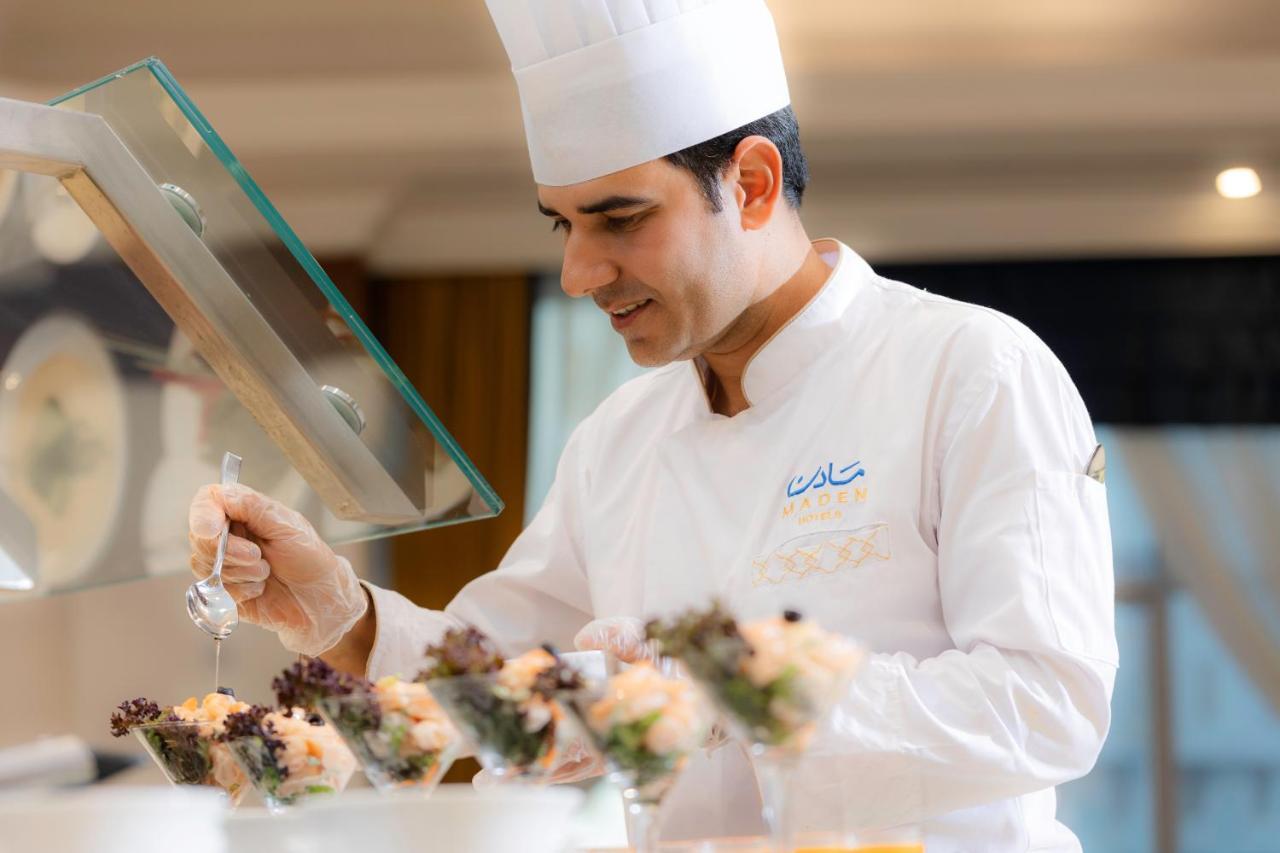 Maden Hotel Медина Экстерьер фото A chef at work