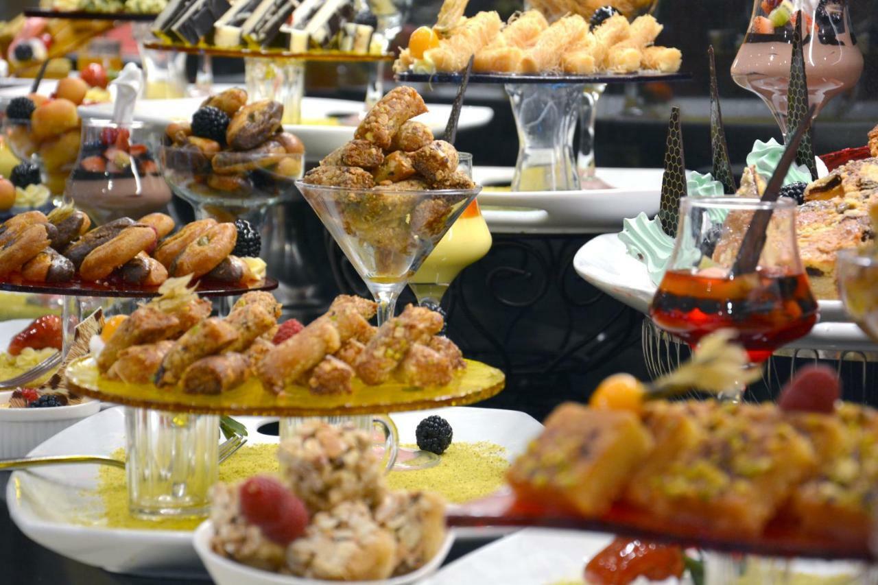 Maden Hotel Медина Экстерьер фото A buffet